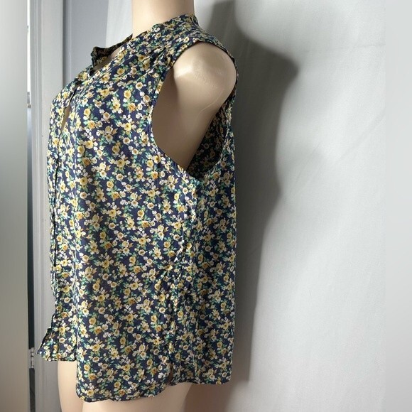Land’n Sea Women’s Navy Multi Colored Floral Sleeveless Top. Navy Blue Yellow - Picture 15 of 15